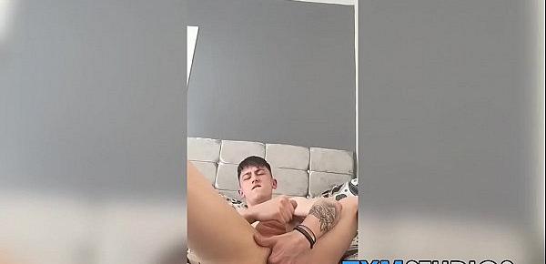  Inked twink Arron Myers jerking off during solo anal play